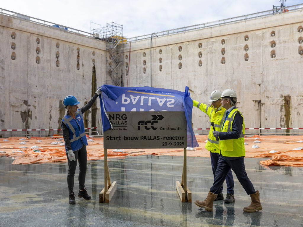 Start PALLAS Reactor Construction