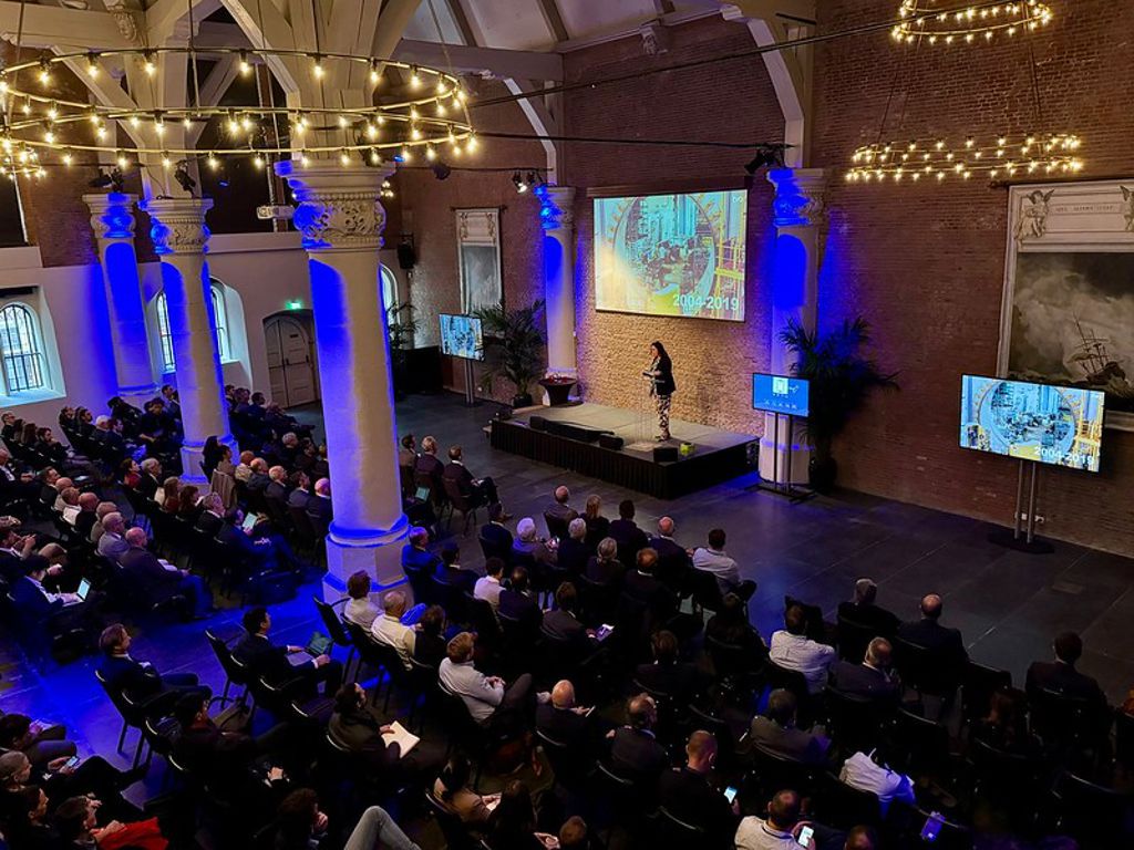 53771041673 64E6e8a2e7 C