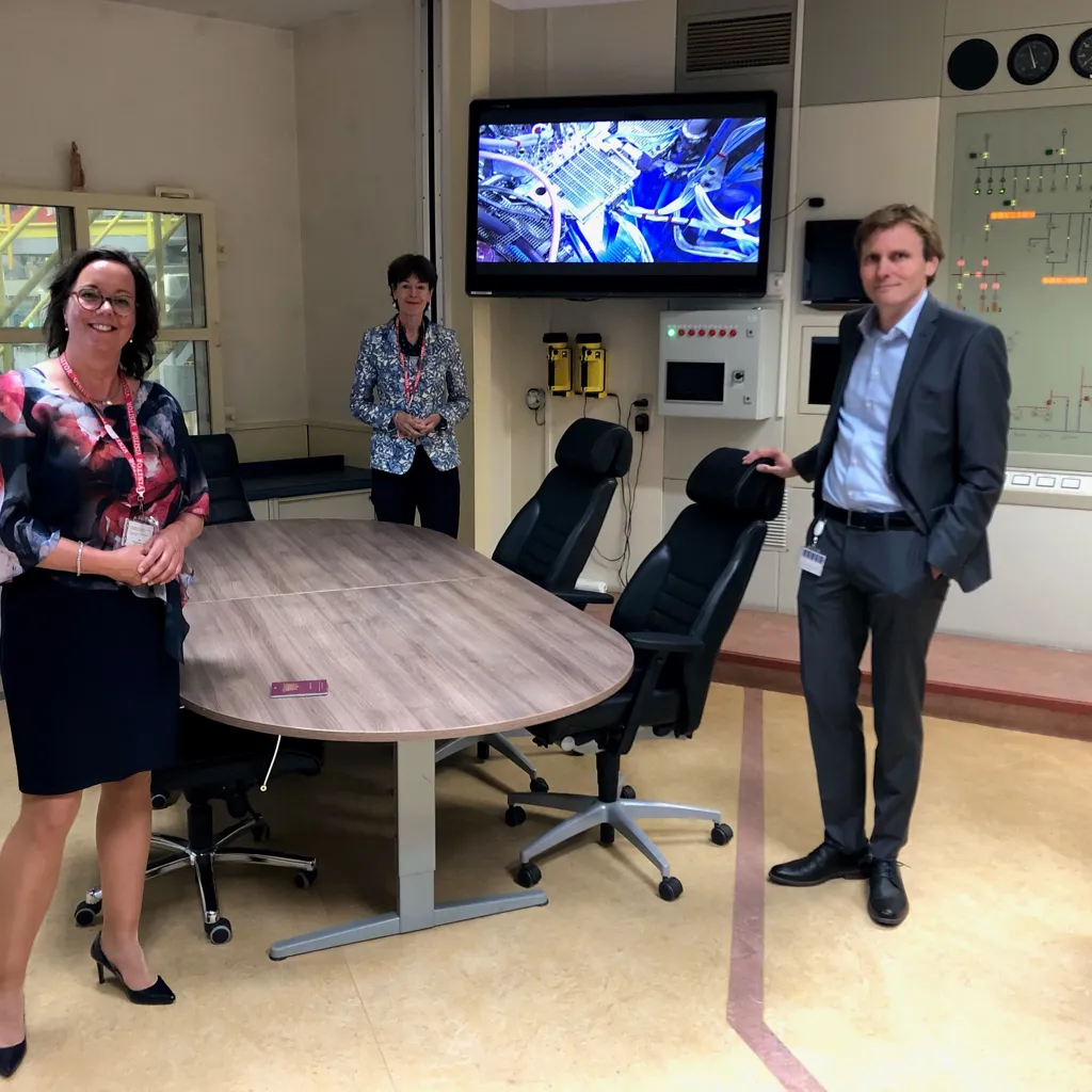 Minister Van Ark Op Bezoek In De Hfr