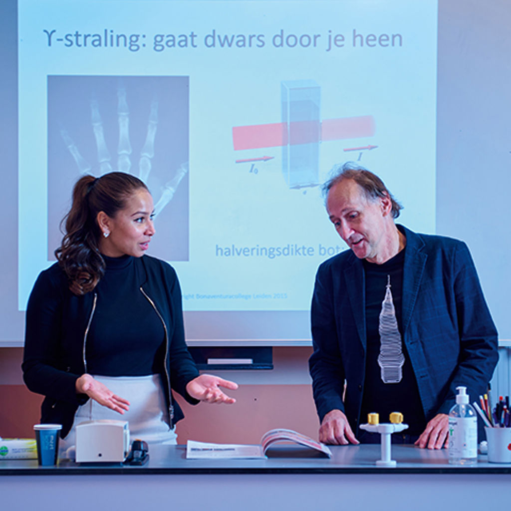 JAN ONZ Magazine Sabrina En Leraar 2