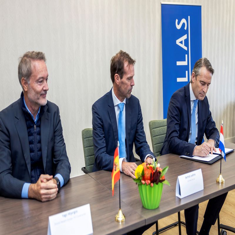 Contract Signature NRG PALLAS FCC 01
