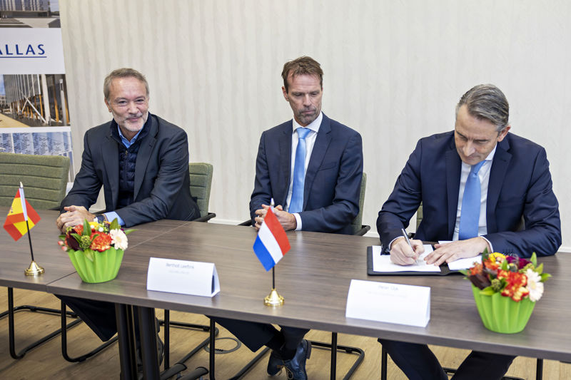 Contract Signature NRG PALLAS FCC 05