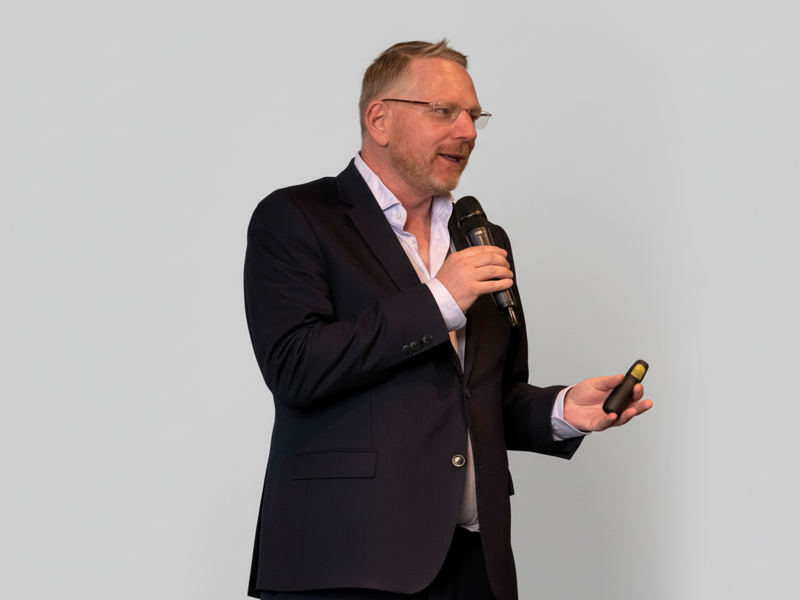 Pim Neutral Background