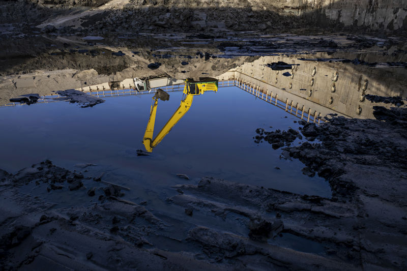 Digger In The Pit