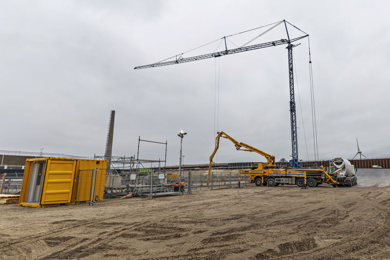 Crane And Mixers 12 Dec
